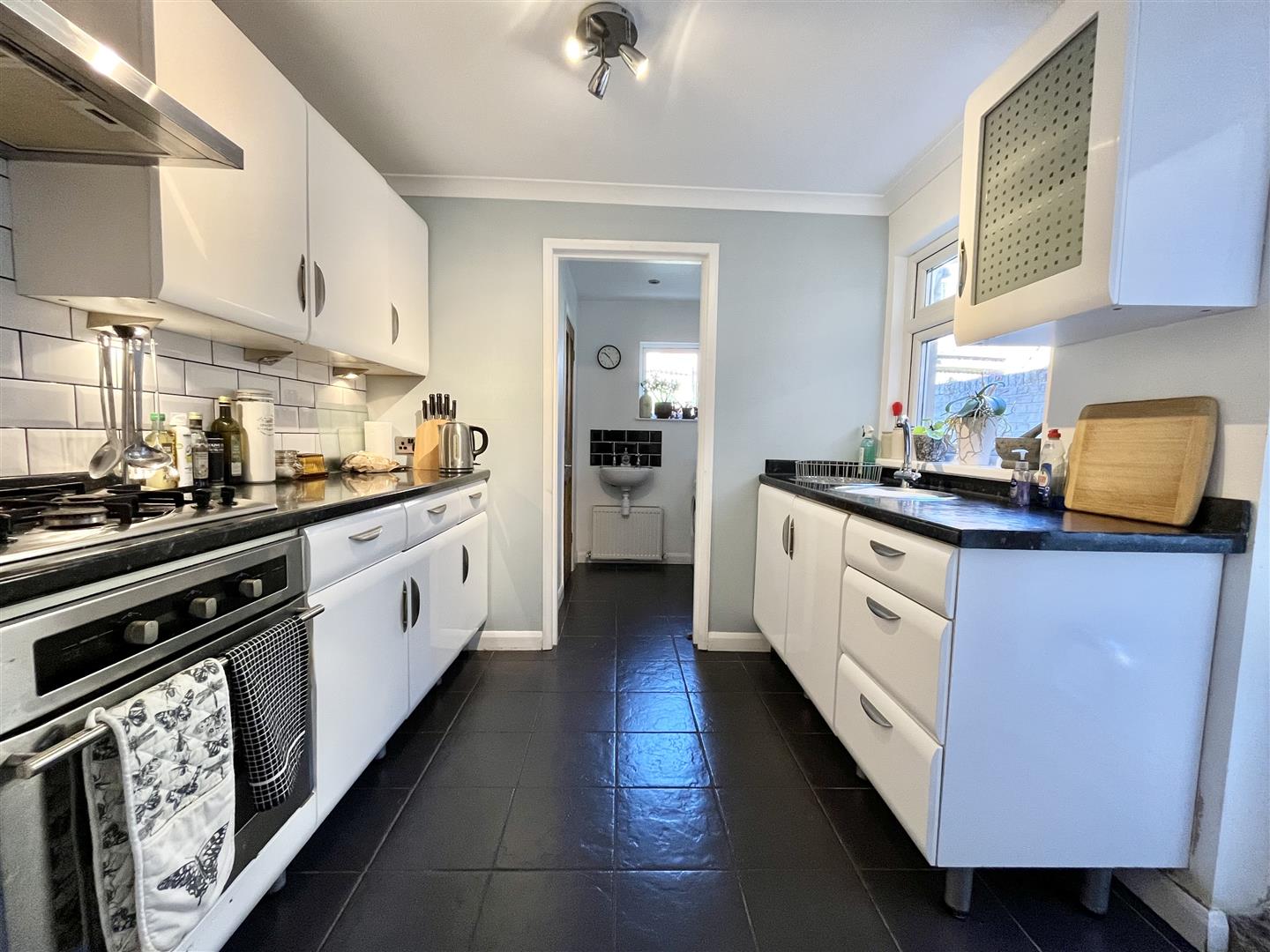 4 bed property in Queens Road, Hastings
